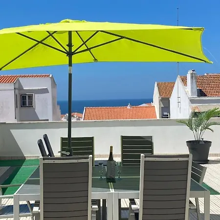 Sunset House / Casa Por Do Sol 아파트